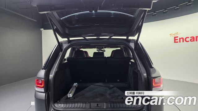 Land Rover Range Rover Sport (II) 5.0 SVR 2017 — фото 20
