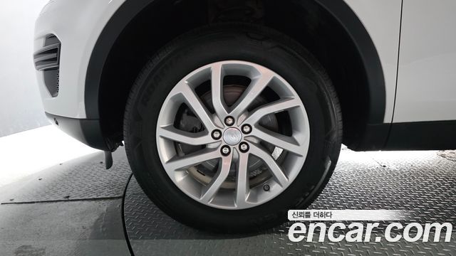 Land Rover Discovery Sport 2.0 TD4 SE 2019 — фото 5