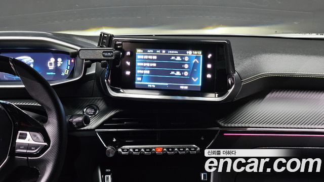 Peugeot e-2008 (II) EV GT 2023 — фото 13