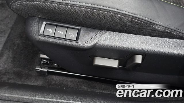 Peugeot e-2008 (II) EV GT 2023 — фото 18