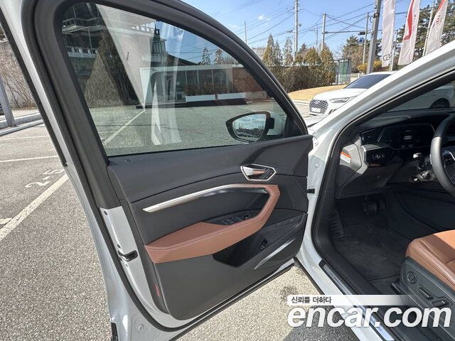 Audi Q8 e-tron (GE) 55 Quattro 2024 — фото 17