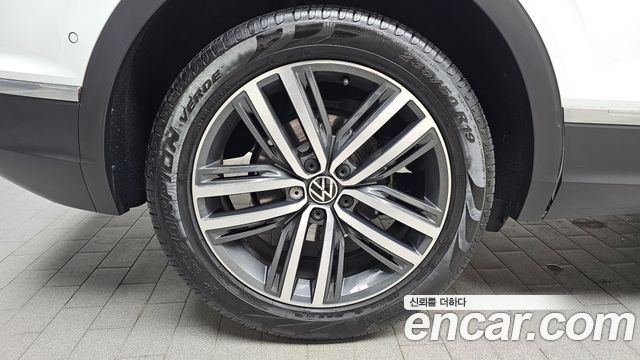 Volkswagen Tiguan (II) 2.0 TDI Prestige 2022 — фото 5