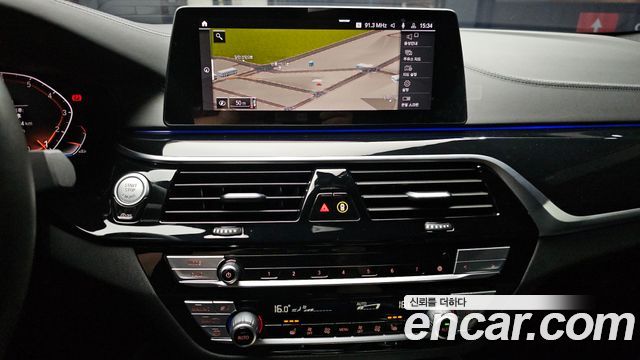 BMW 5 Series (G30) 520i M Sport 2020 — фото 16