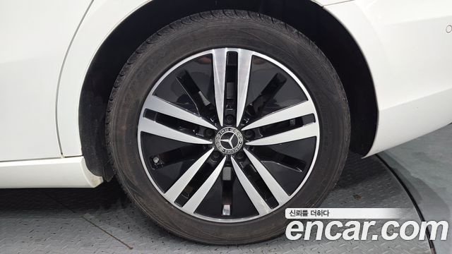 Mercedes-Benz A-Class (W177) A220 Sedan 2021 — фото 21