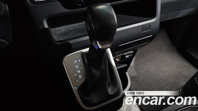Hyundai Staria L3.5 Cargo 5-Seater Modern 2022 — фото 9