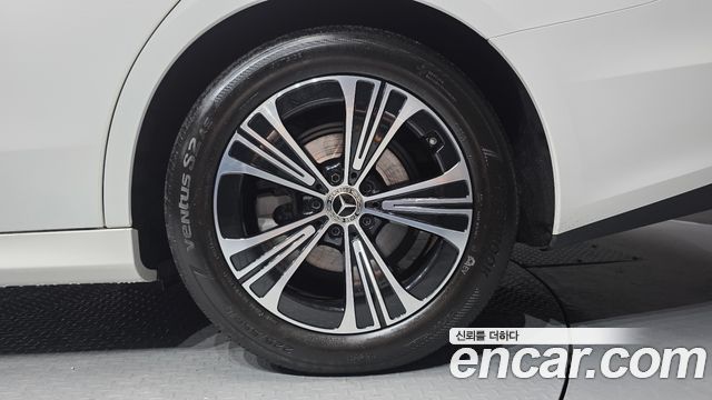 Mercedes-Benz E-Class (W214) E200 Avantgarde 2024 — фото 21
