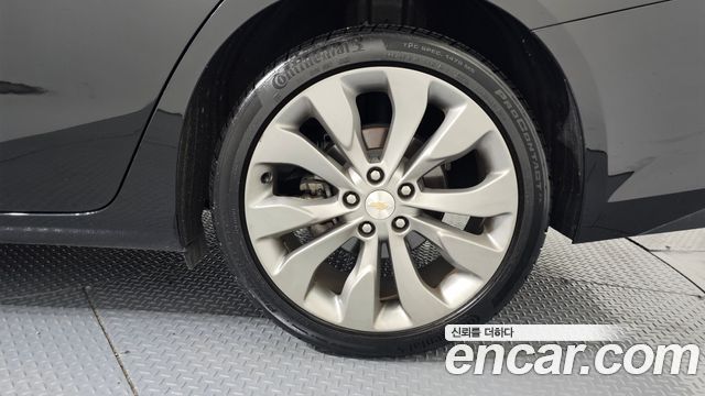 Chevrolet Malibu 2.0 Turbo LT Special 2021 — фото 21