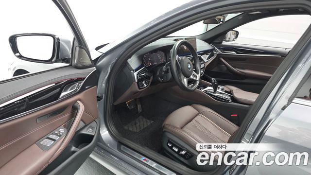 BMW 5 Series (G30) 530i xDrive M Sport Package 2023 — фото 10