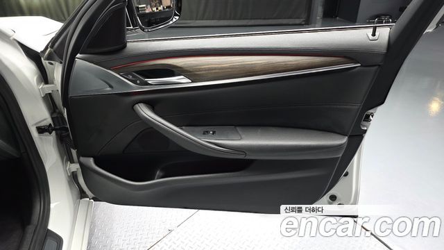 BMW 5 Series (G30) 530i Luxury Plus 2019 — фото 24