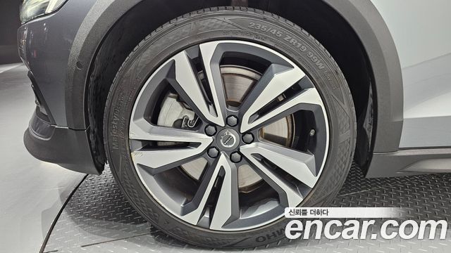 Volvo V60 Cross Country (II) T5 Pro AWD 2020 — фото 5
