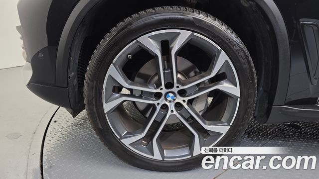 BMW X5 (G05) xDrive 40i xLine 2021 — фото 5