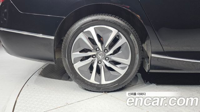 Honda Accord (X) 2.0 Hybrid Touring 2019 — фото 5
