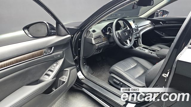 Honda Accord (X) 2.0 Hybrid Touring 2019 — фото 10