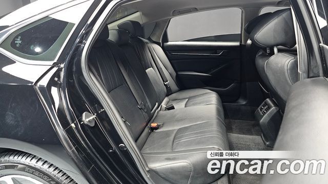 Honda Accord (X) 2.0 Hybrid Touring 2019 — фото 11