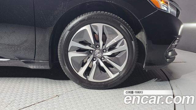Honda Accord (X) 2.0 Hybrid Touring 2019 — фото 21