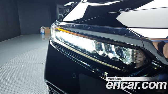 Honda Accord (X) 2.0 Hybrid Touring 2019 — фото 22