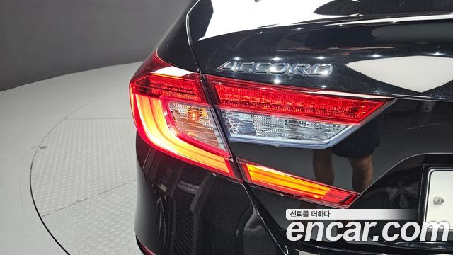 Honda Accord (X) 2.0 Hybrid Touring 2019 — фото 23