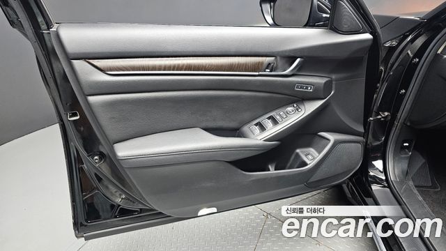 Honda Accord (X) 2.0 Hybrid Touring 2019 — фото 24