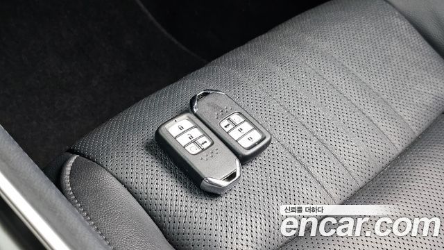 Honda Accord (X) 2.0 Hybrid Touring 2019 — фото 36