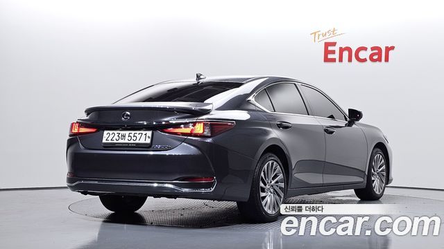 Lexus ES300h (VII) Executive 2023 — фото 2