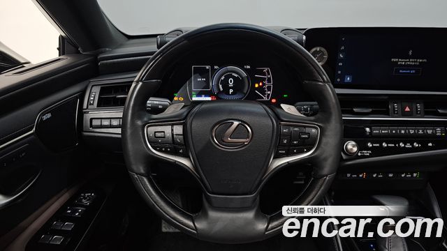 Lexus ES300h (VII) Executive 2023 — фото 13