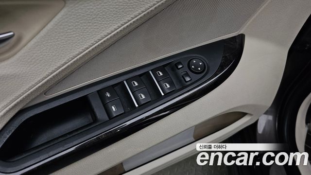 BMW 6 Series (F12) 650i Convertible 2013 — фото 16