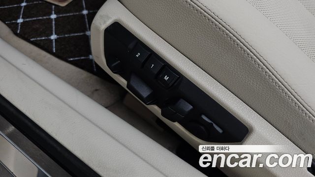 BMW 6 Series (F12) 650i Convertible 2013 — фото 18
