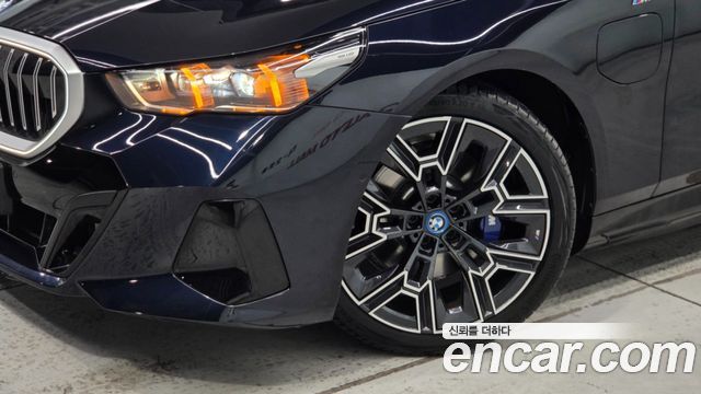 BMW 5 Series (G60) 530e M Sport 2025 — фото 3