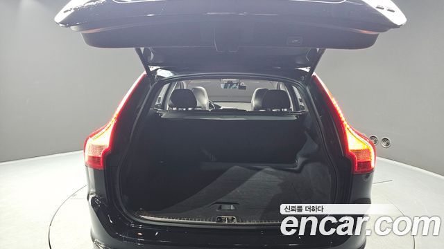 Volvo XC60 D3 1st 2017 — фото 20