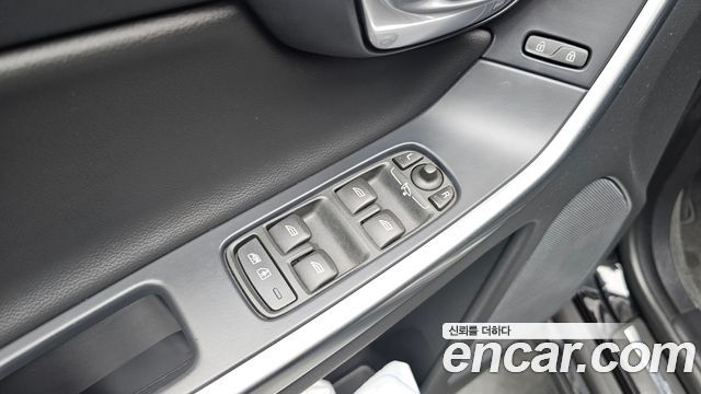 Volvo XC60 D3 1st 2017 — фото 30
