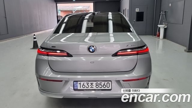 BMW 7 Series (G70) 740d xDrive Design Pure Excellence 2023 — фото 2