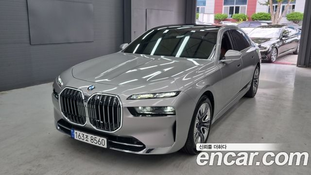 BMW 7 Series (G70) 740d xDrive Design Pure Excellence 2023 — фото 3