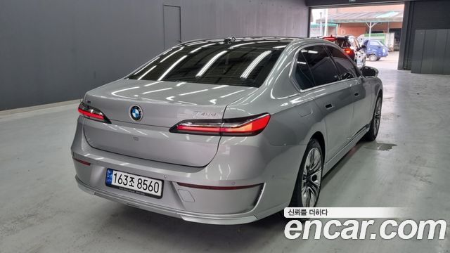 BMW 7 Series (G70) 740d xDrive Design Pure Excellence 2023 — фото 4