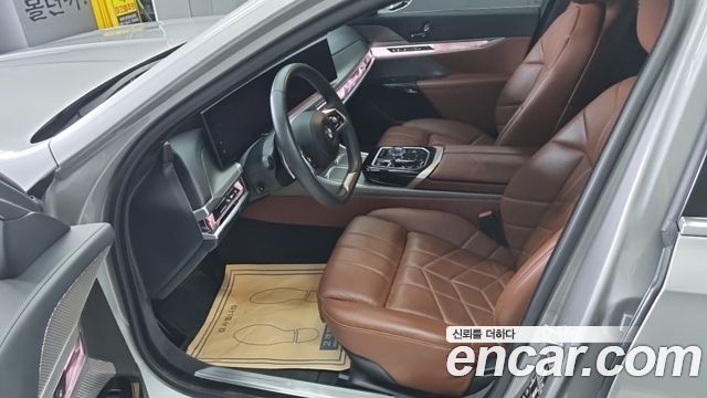 BMW 7 Series (G70) 740d xDrive Design Pure Excellence 2023 — фото 7