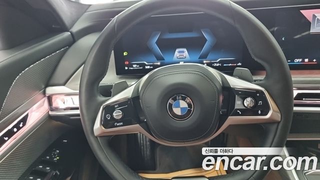 BMW 7 Series (G70) 740d xDrive Design Pure Excellence 2023 — фото 9
