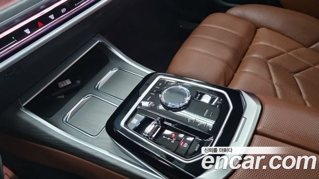 BMW 7 Series (G70) 740d xDrive Design Pure Excellence 2023 — фото 12
