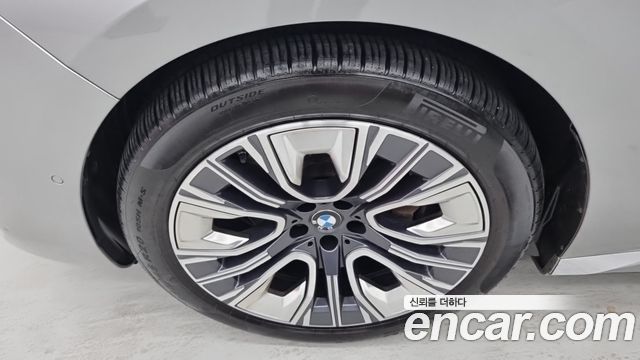 BMW 7 Series (G70) 740d xDrive Design Pure Excellence 2023 — фото 18
