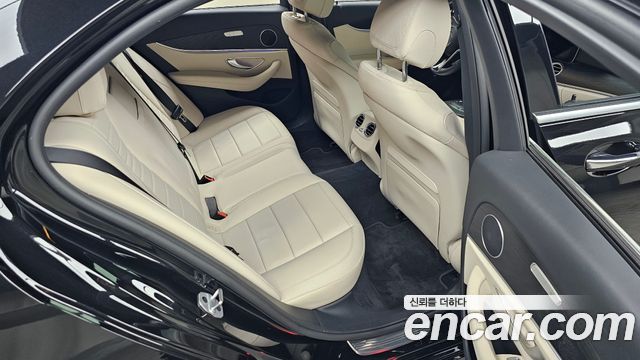 Mercedes-Benz E-Class (W213) E250 AMG Line 2023 — фото 12