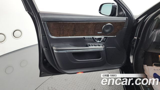 Jaguar XJ 3.0D XJ50 LWB X351 2019 — фото 24