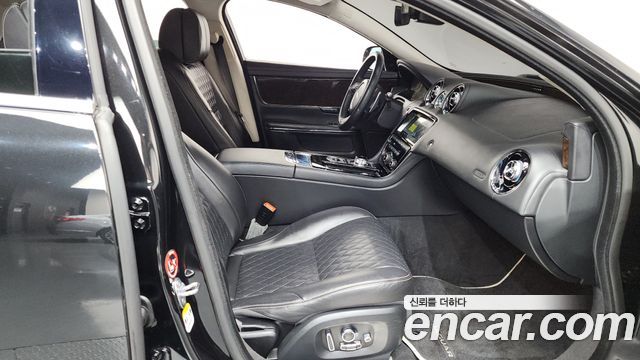 Jaguar XJ 3.0D XJ50 LWB X351 2019 — фото 26