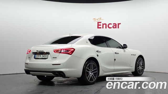 Maserati Ghibli 3.0S Q4 GranLusso 3rd 2020 — фото 2