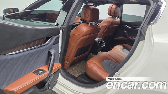 Maserati Ghibli 3.0S Q4 GranLusso 3rd 2020 — фото 12