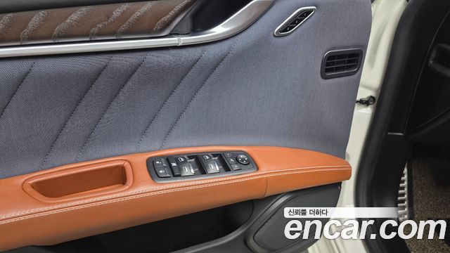 Maserati Ghibli 3.0S Q4 GranLusso 3rd 2020 — фото 20