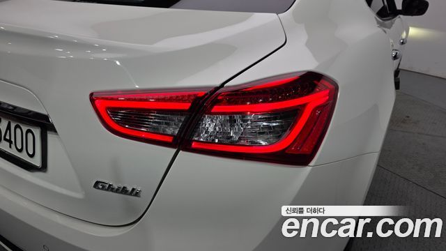 Maserati Ghibli 3.0S Q4 GranLusso 3rd 2020 — фото 23