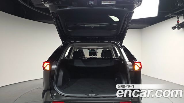 Toyota RAV4 (V) 2.5 2WD Hybrid XLE 2024 — фото 24