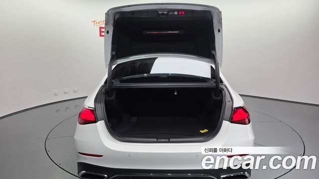 Mercedes-Benz E-Class (W214) E300 4MATIC AMG Line 2026 — фото 39