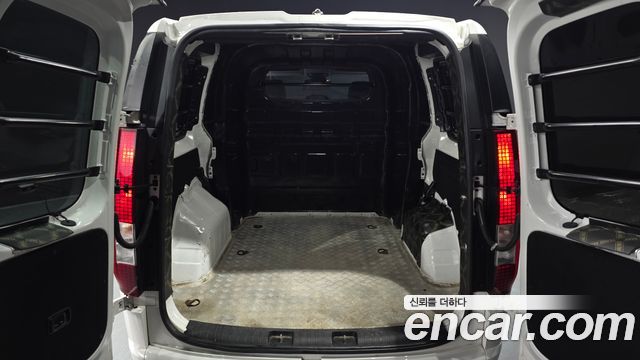 Hyundai Staria Cargo 5-Seater Modern 2023 — фото 24