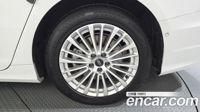 Audi A6 (C8) 45 TFSI Premium 2021 — фото 27