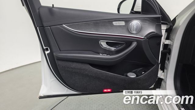 Mercedes-Benz E-Class (W213) E350 4MATIC AMG Line Edition 2021 — фото 24