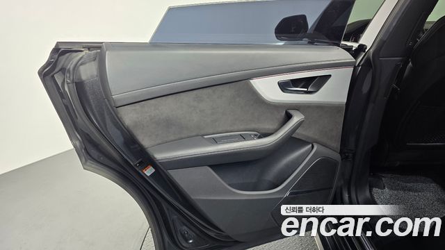 Audi Q8 (4M) 55 TFSI Quattro Premium 2021 — фото 25